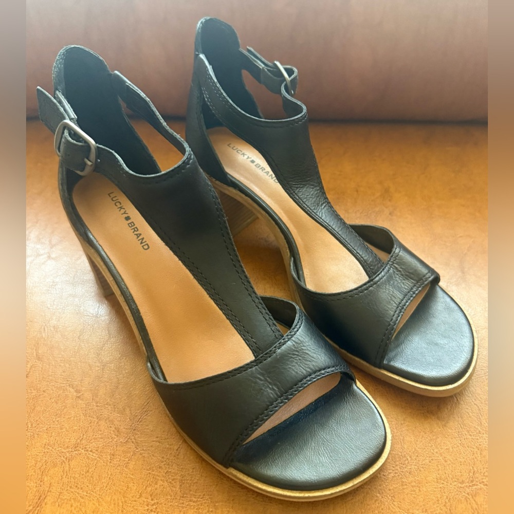 Lucky Brand Sabeni T Strap Block Heel Sandals Black Leather 9.5M EUC - Picture 3 of 9